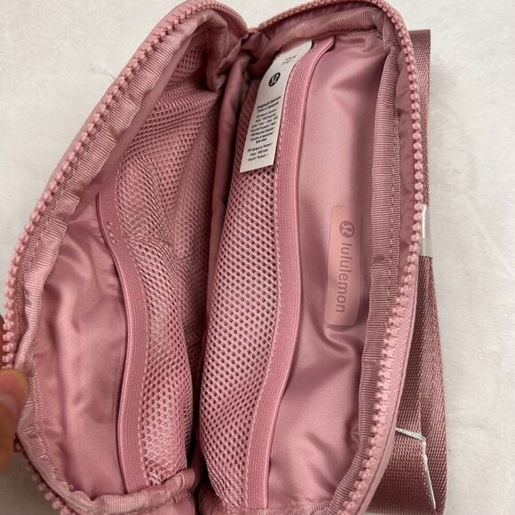 Lululemon Everywhere Belt Bag 1L in Pink Haze Strap NWT with Company Logo - Picture 5 of 7